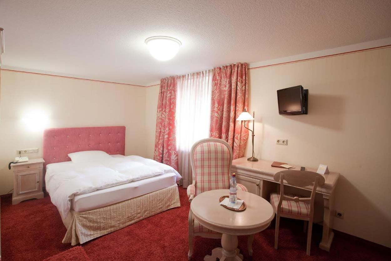 אברבאך Hotel Karpfen מראה חיצוני תמונה